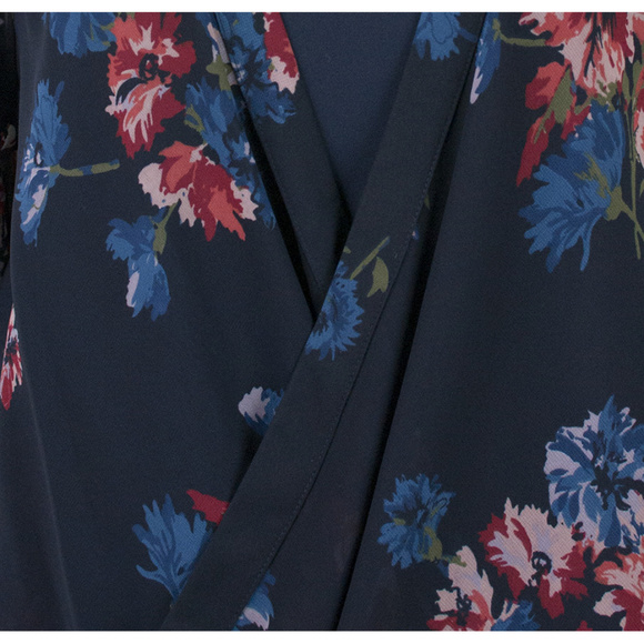 DEX { Floral Print Crossfront Lace inset Blouse - Picture 5 of 5